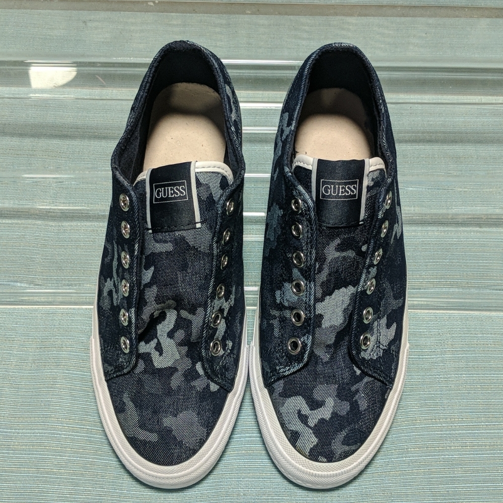 Guess GW Gelise Camo Sneakers Size 8 - Picture 2 of 9